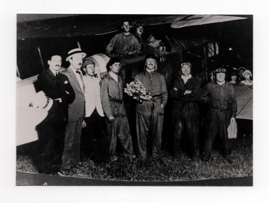- 1925 - Mission du prince Murat en Amérique du Sud avec 3 Breguets XIV avec de g. à d. : Estival et Lafay dans l'avion Mrs Portait, le Prince Murat, Chevalier, Gauthier Roig, Vachet, Hamm.